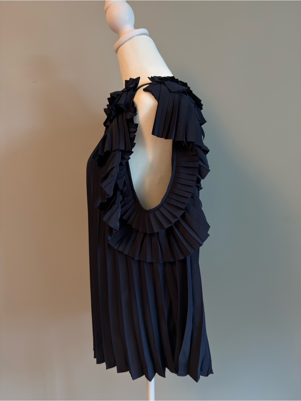 P.A.R.O.S.H. Pleated Cold-Shoulder Ruffle Blouse in Navy color - Picture 4 of 4